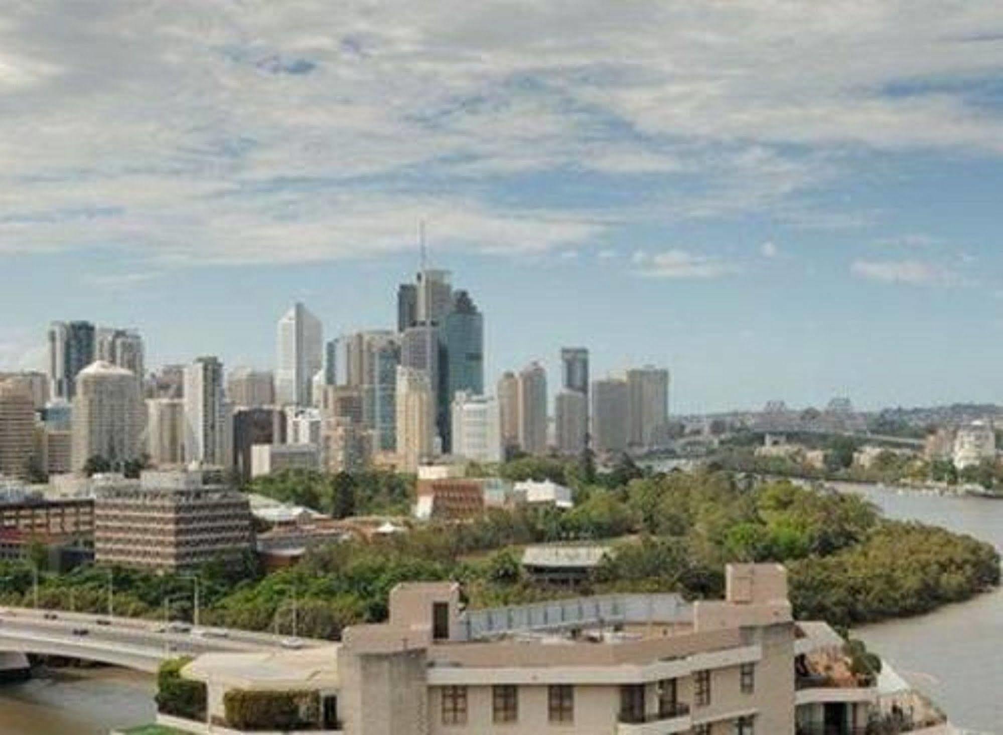 Central Cosmo Apartment Hotel Brisbane Esterno foto