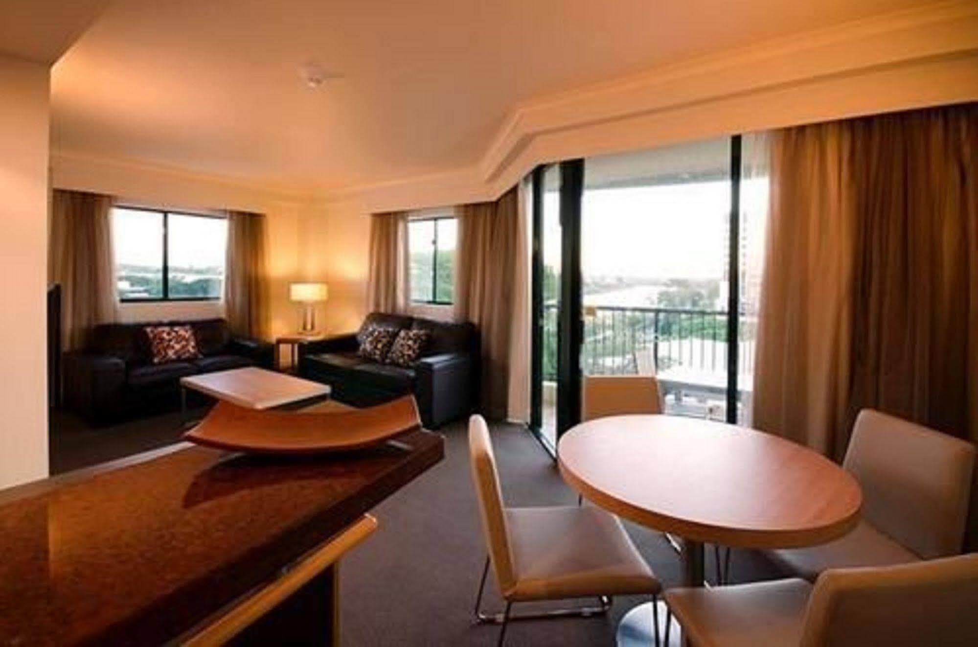 Central Cosmo Apartment Hotel Brisbane Esterno foto