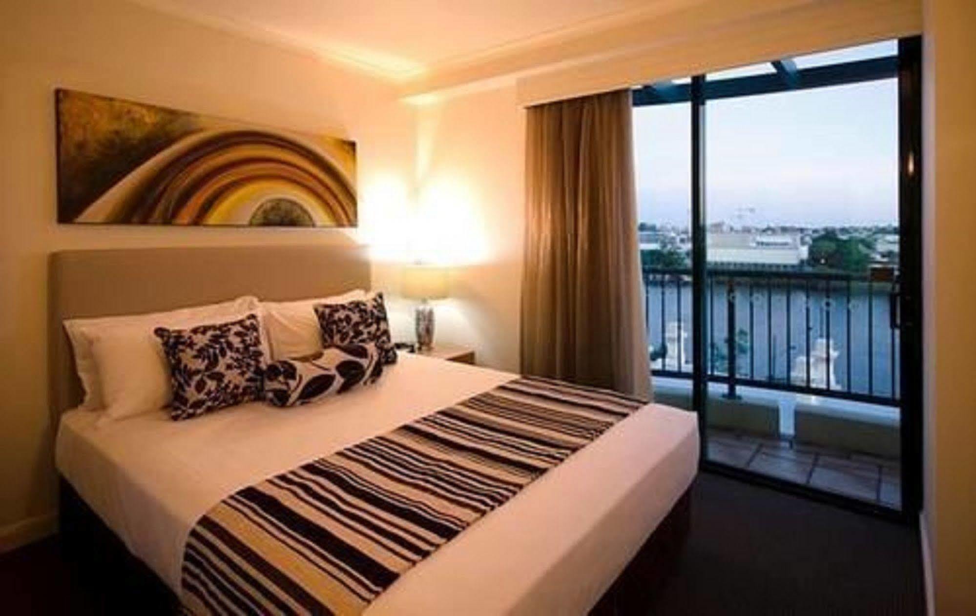 Central Cosmo Apartment Hotel Brisbane Esterno foto