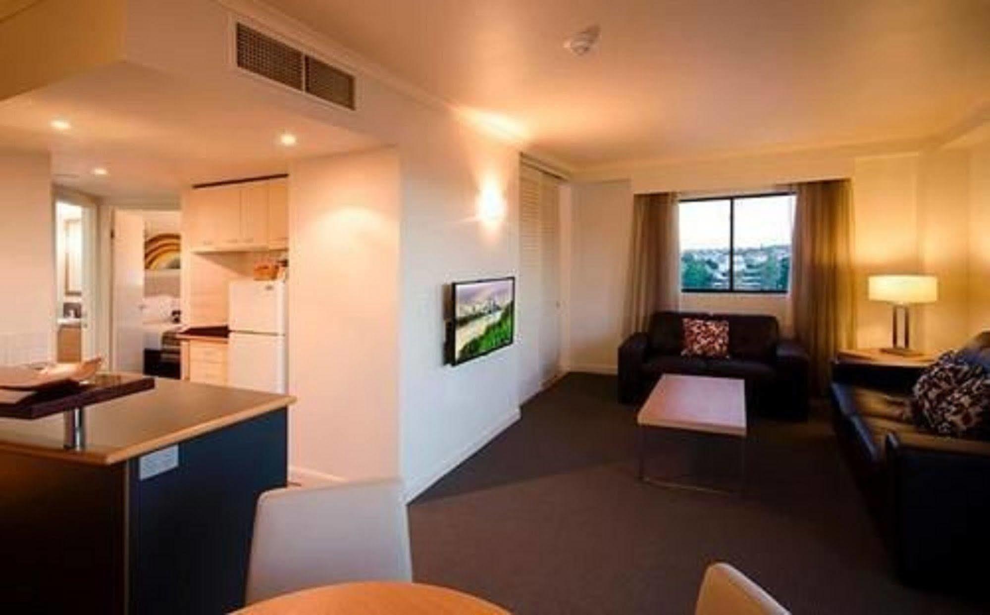 Central Cosmo Apartment Hotel Brisbane Esterno foto