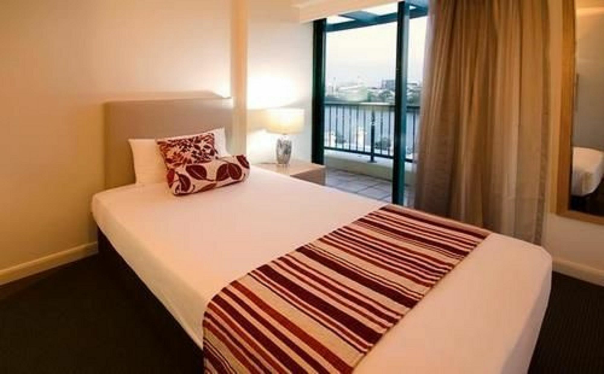 Central Cosmo Apartment Hotel Brisbane Esterno foto